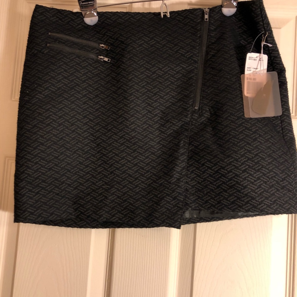 Forever 21 short skirt size L NWT